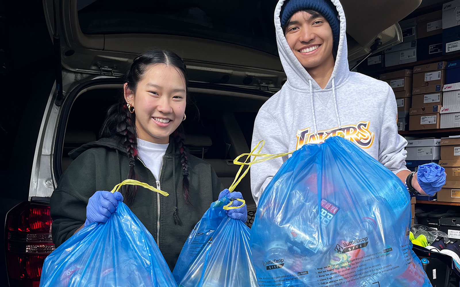 Students Hold Blue Bag Fundraiser to Help Homeless Community