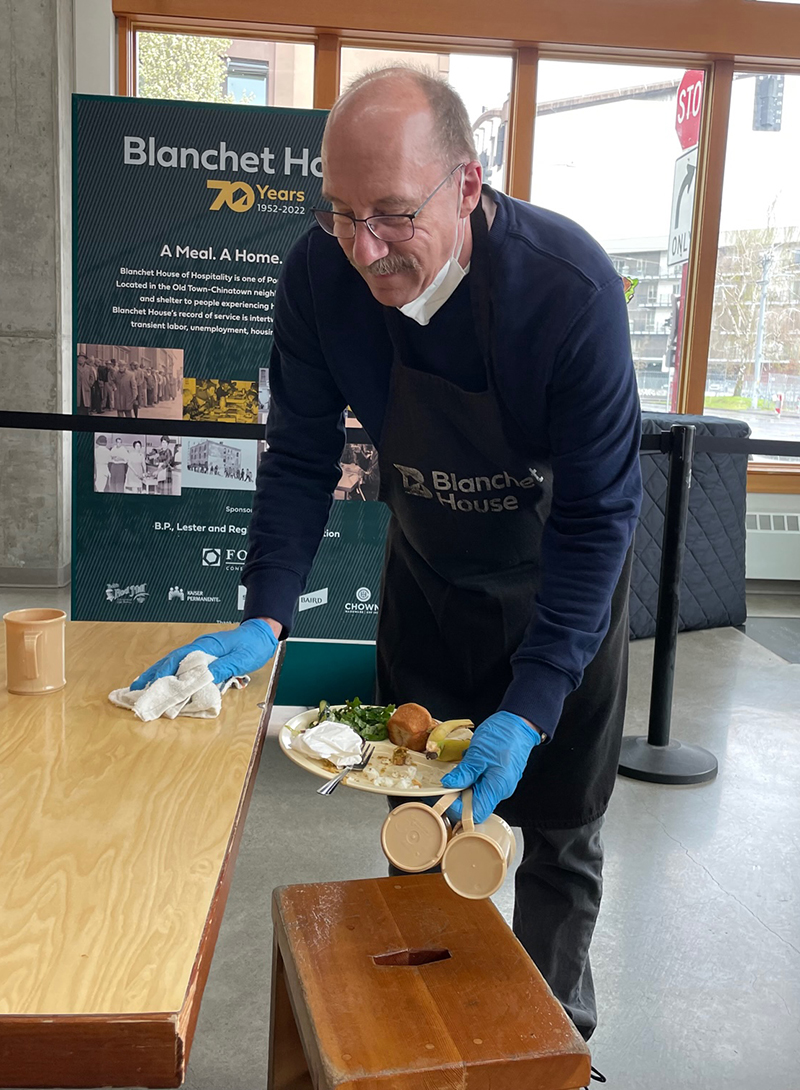 Kevin Scanlon national volunteer week in cafe